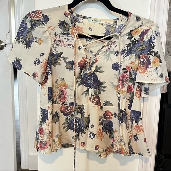 UO Kimchi Blue floral top - Picture 6 of 9